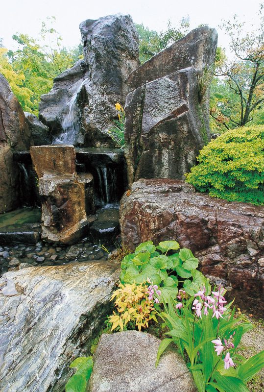 不動滝 | 広島の日本庭園・自然石庭公園｜仙石庭園